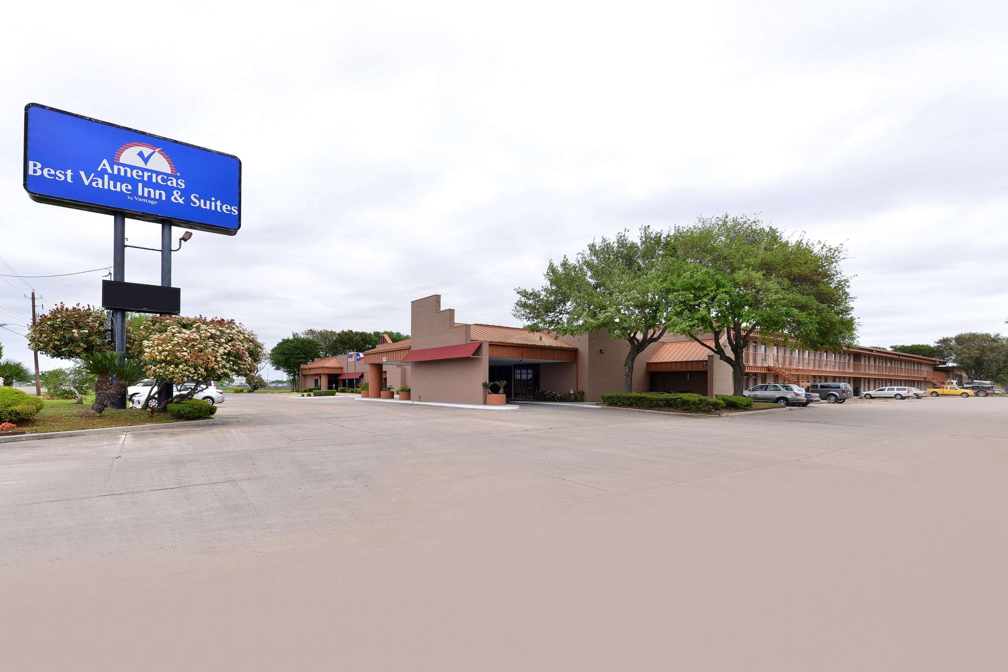 Americas Best Value Inn And Suites Виктория Экстерьер фото
